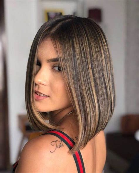 cabelo chanel com luzes para morenas|morena iluminada no cabelo curto.